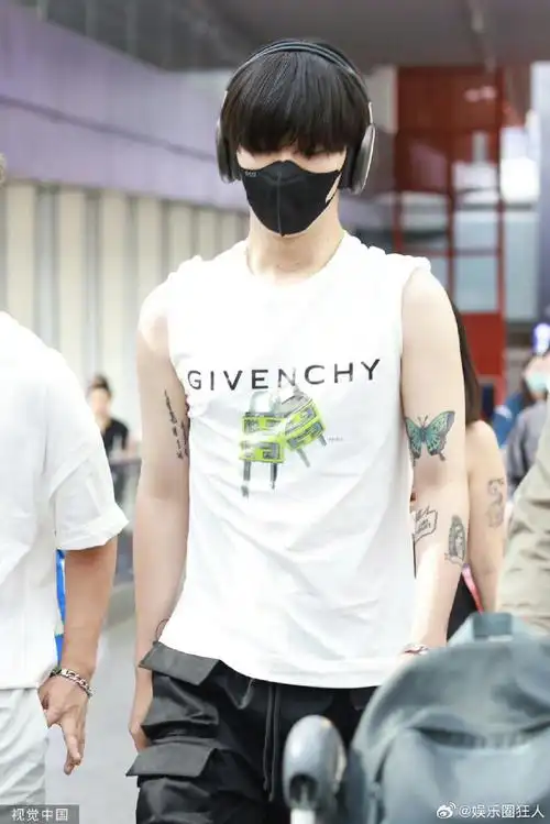 范丞丞有十一处纹身#有粉丝统计了范丞丞身上的纹身数量,目前有十一