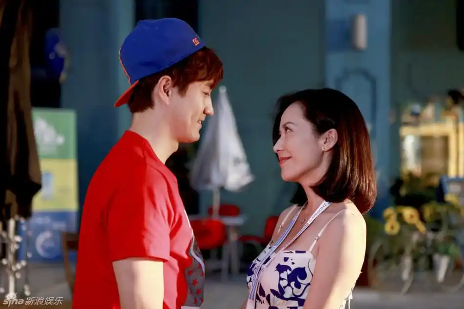 《小丈夫》俞飞鸿情归所属 机场穿婚纱热辣拥吻小贝