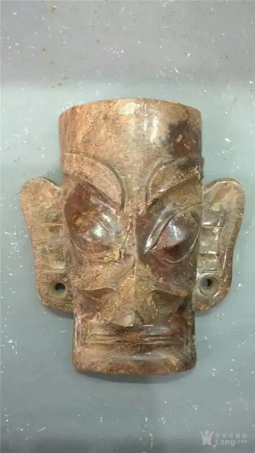 三星堆玉面具