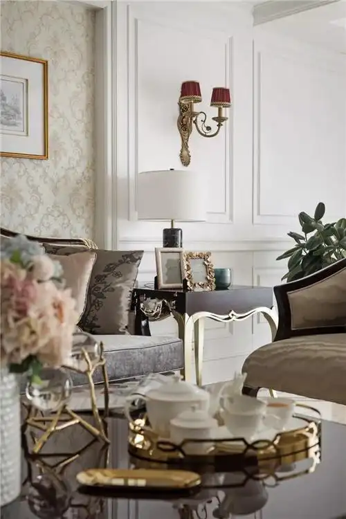 大胆运用金属元素,让整个空间高雅精致,张力十足