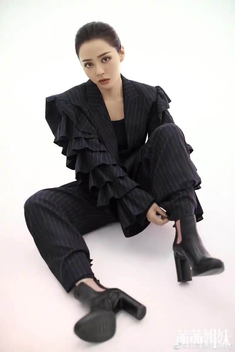 张靓颖糖果色大片曝光 纱裙造型又美又仙气场十足