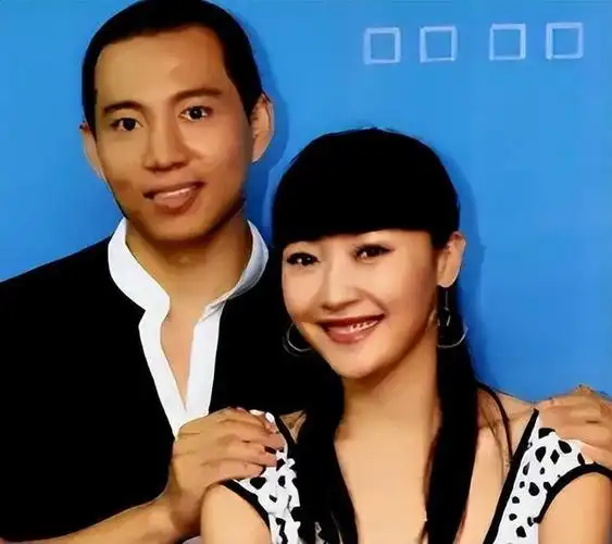 回顾谷智鑫:34岁拍戏坠马瘫痪女友照顾他8年,未办婚礼成遗憾