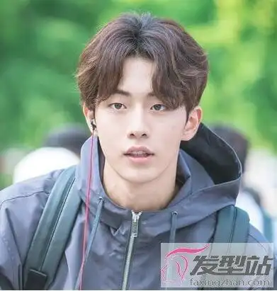 中分发型男生怎么弄好看超帅气男生中分发型