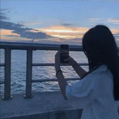 蓝色系看海女生头像