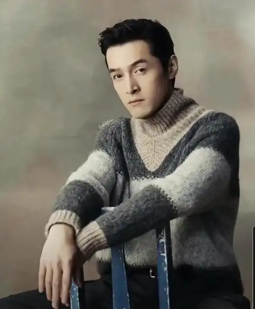 胡歌晒颓废照后首现身,刮掉胡子情绪正常,举手投足显帅气