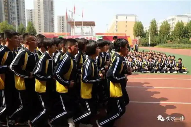 衡水二中学生跑操都要比赛高中生不容易啊