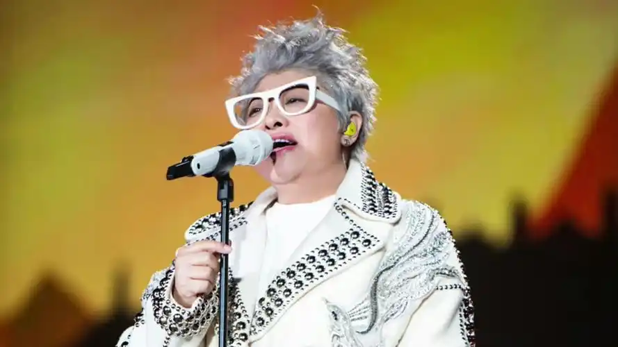 韩红现身演唱会 暴瘦40斤状态不错焕然一新