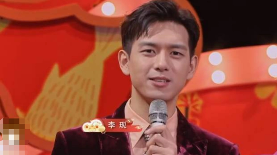 李现首登春晚舞台 自曝舞台上紧张得手心出汗