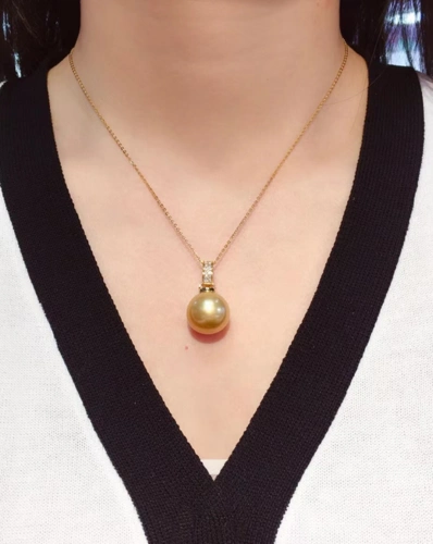 【天然南洋珍珠吊坠】18k金钻石祖母绿镶嵌,珠子正圆浓金强光微微瑕