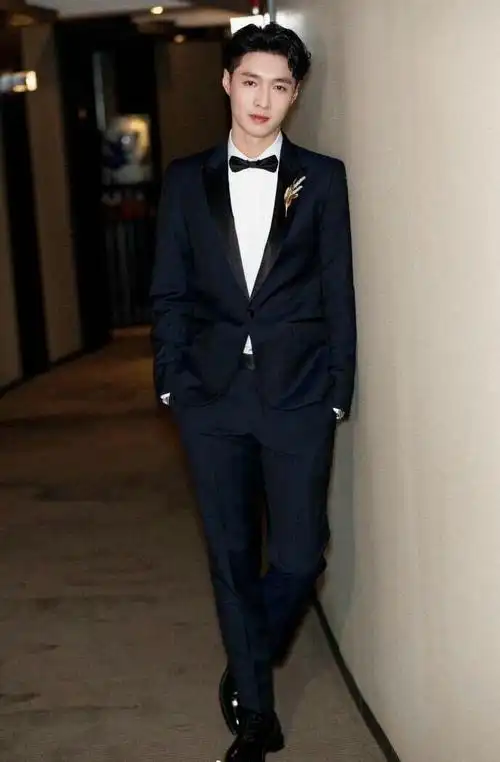 你的笑颜 遗忘了我的荒年 ——张艺兴