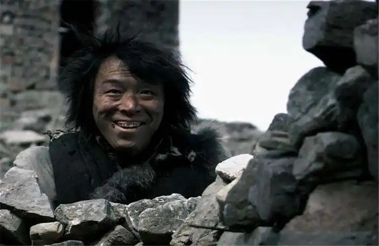 斗牛:鬼子进村只有牛二和一头牛活下来,这是黄渤最"帅"的一部-影视综