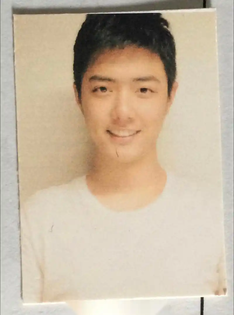 肖战大四时的证件照,学生时期这个水平可以算校草吗?