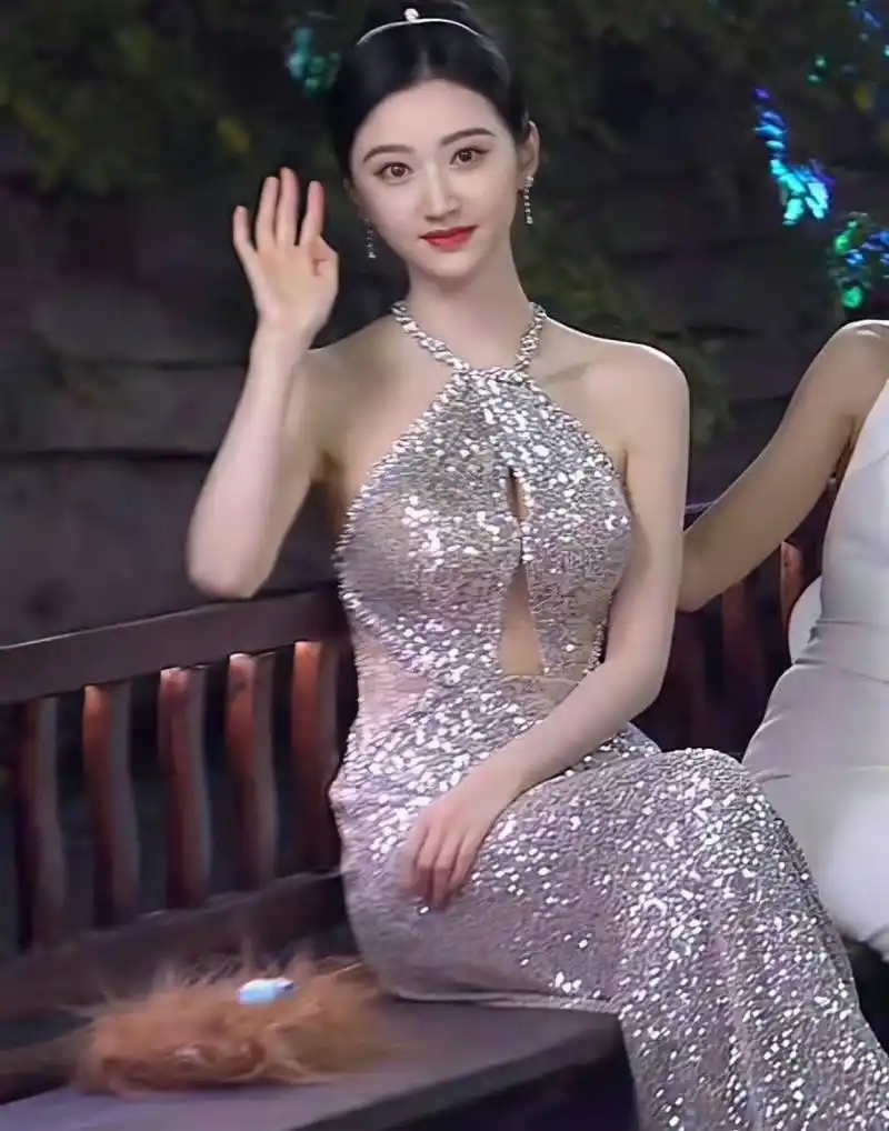 接连搭档张彬彬,许凯,张凌赫,《司藤》后景甜成了姐弟恋专业户