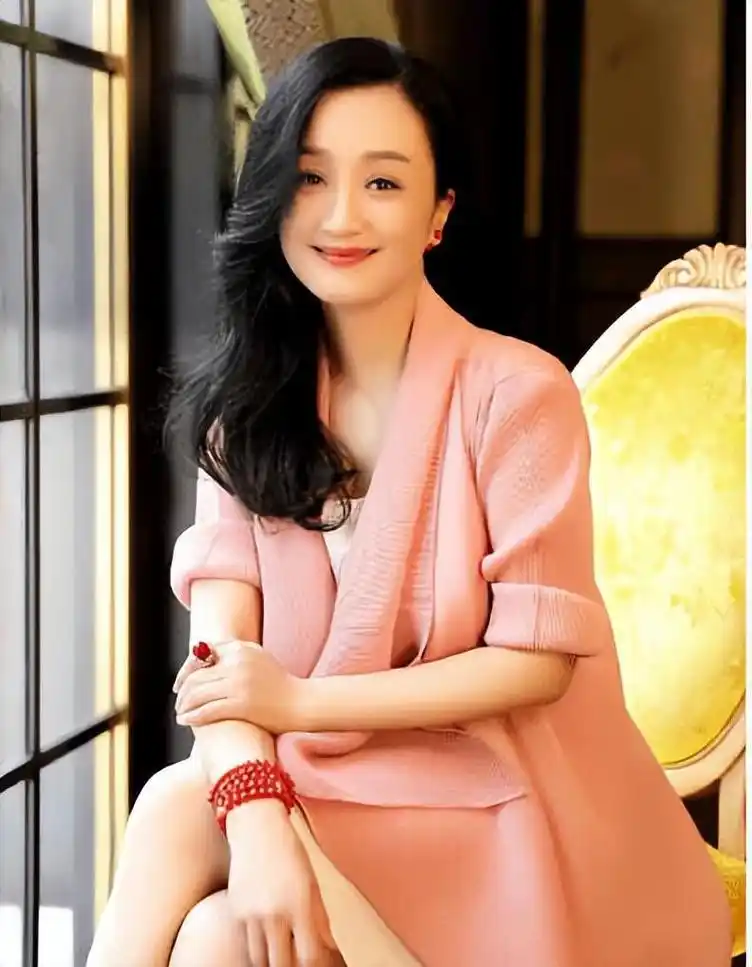 回顾演员杨昆58岁无儿无女退休金2500别墅被拍卖今怎样了