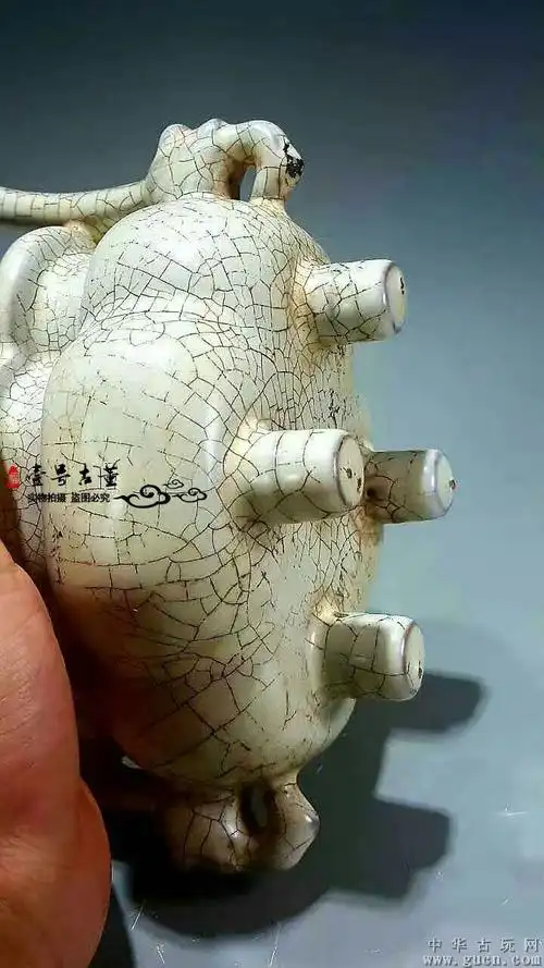 北宋官窑开片四足双耳香炉