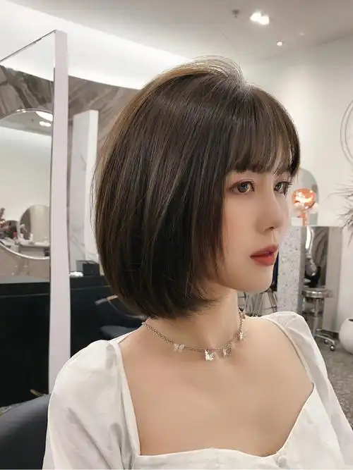 女生短发夏季发色显白发色