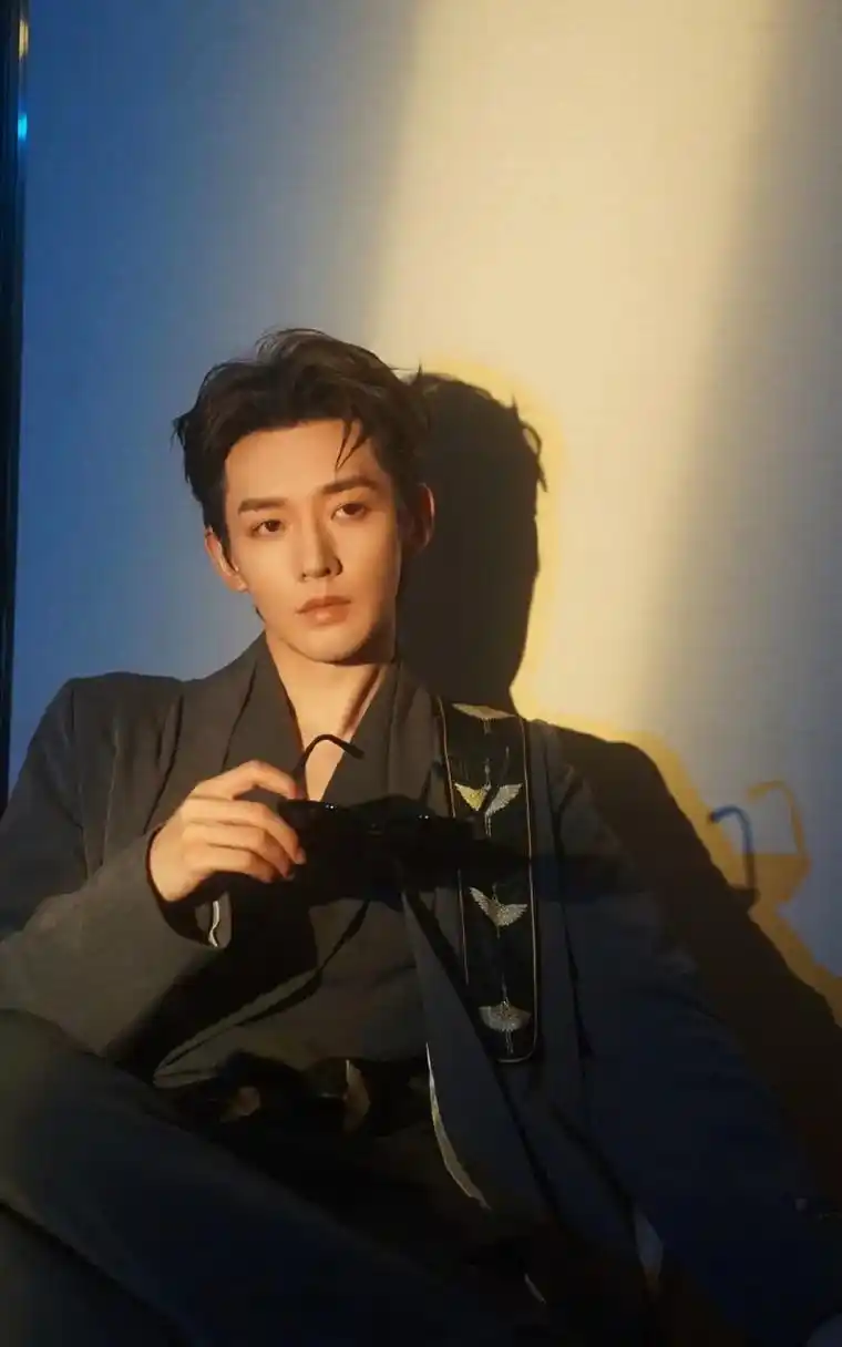 邓为貌似真的爆了 虽然微博粉丝刚刚突破300万 但最近各方面热度都火