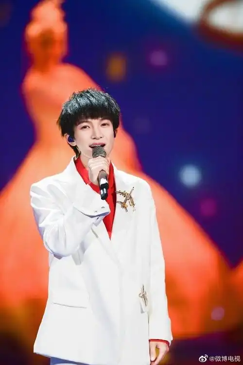 呐"的表情仿佛已经看到面对舞台歌手们表演的幸福表情了还分享了自己