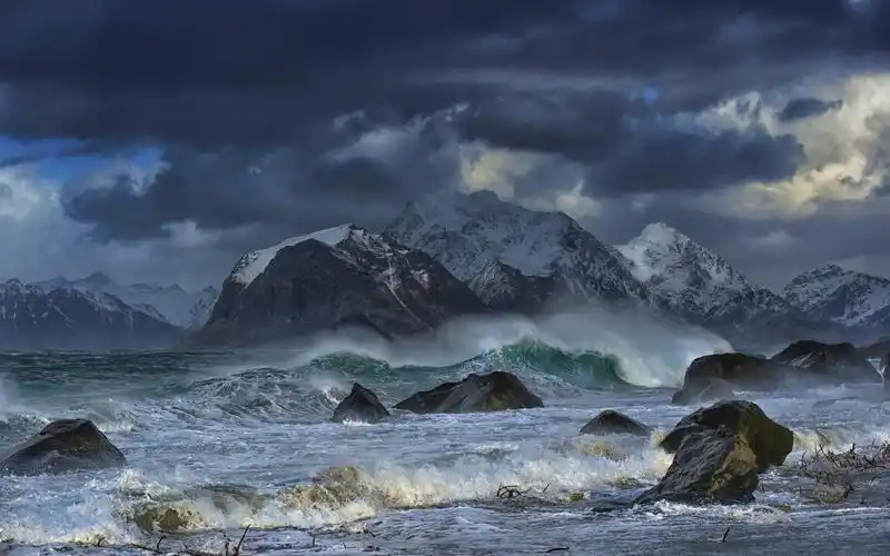 wind,clouds,snowy peak,rock,beach,norway,壁纸,高清壁纸自然,风景
