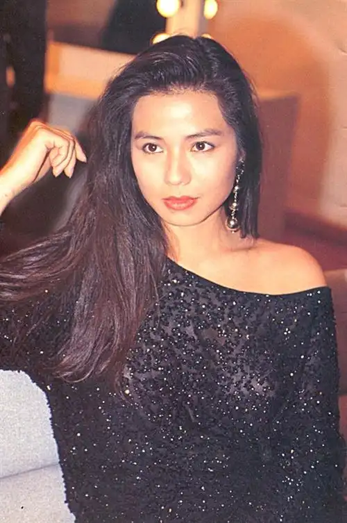 "最美艳的港姐"钟楚红息影24年后,深夜晒与刘德华合照