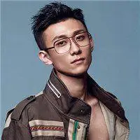 张一山头像高清图片大全_名人张一山真人头像大图下载【点击鼠标右键