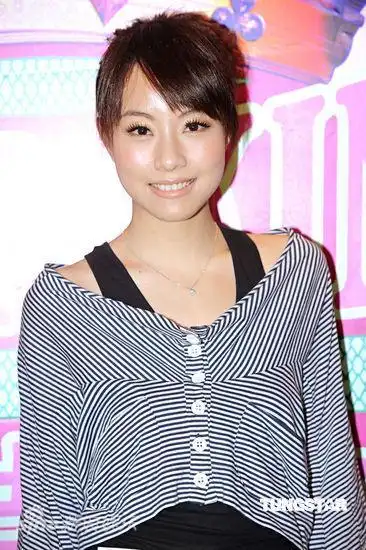 图文:《扑克王》杀青-邓丽欣病情痊愈