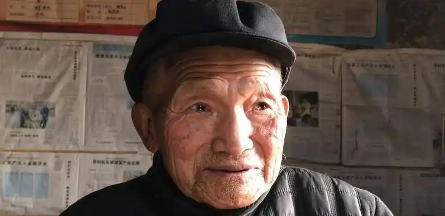 老百姓常讲:"老人长寿克子孙",啥意思?过来人道出社会实情