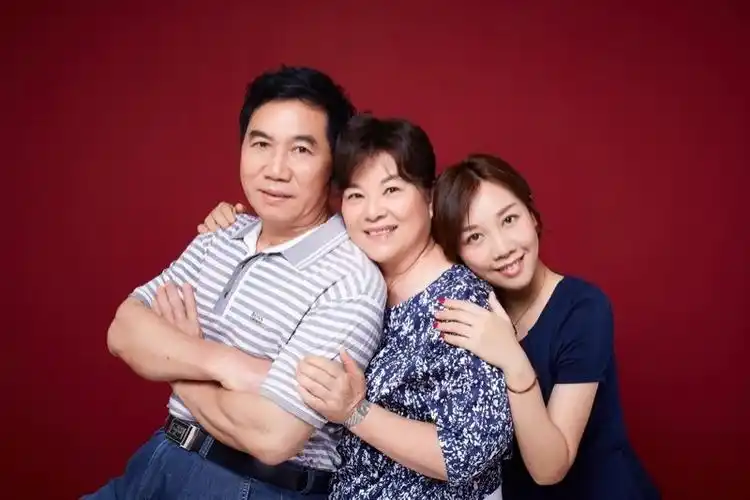 2019年5月25日一家三口全家福留念