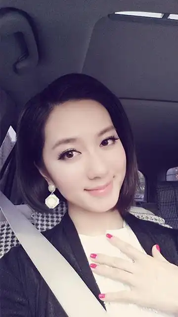 中央电视台财经频道主持人张静高清图集中央电视台财经频道主持人张静