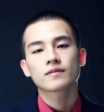 唱响记欧豪新造型短发演绎潮男风采