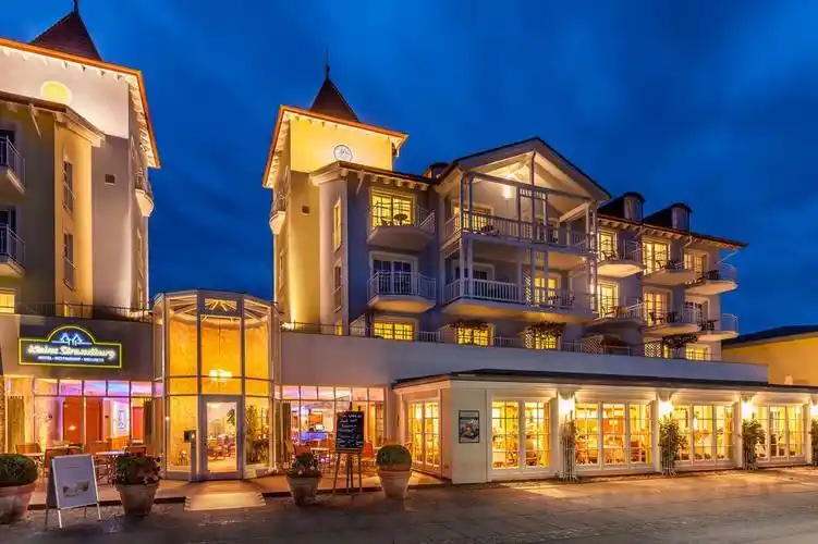 齐诺维茨小海滩城堡酒店