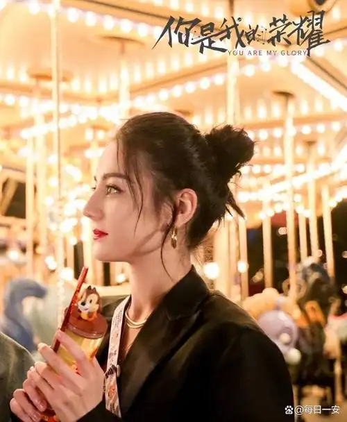 迪丽热巴别名:迪丽热巴·迪力木拉提,胖迪,出生日期:1992年6月3日