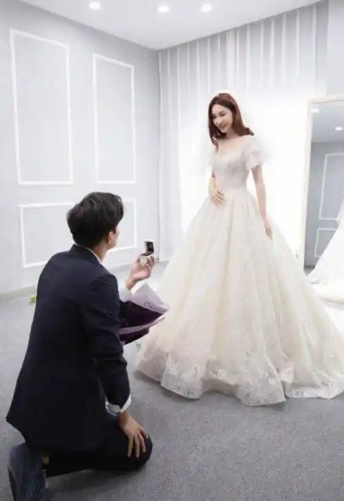 男模李子峰宣告求婚成功,晒唯美婚纱照,文案尽显恩爱_张亮_女友_表演