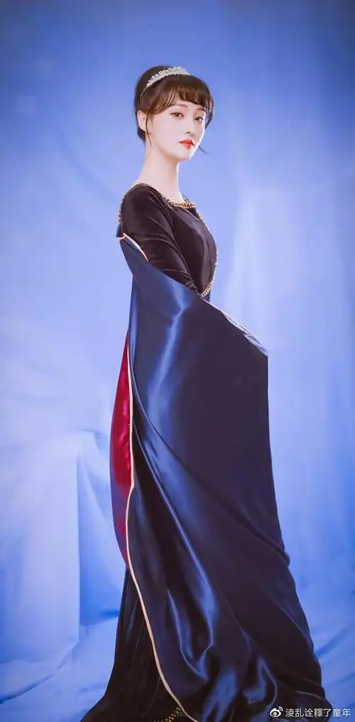 郑爽甜美少女公主裙绝美写真壁纸.