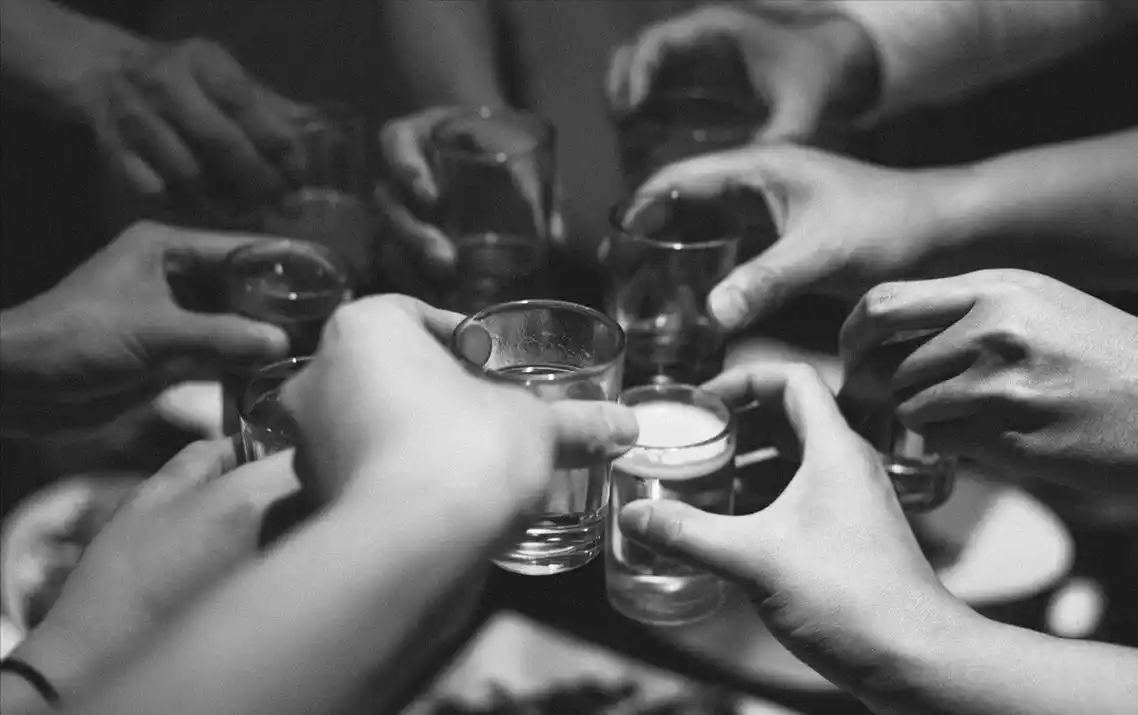 一辈子不抽烟不喝酒能活得更久吗 人如果一辈子不吸烟不喝酒,会不会活