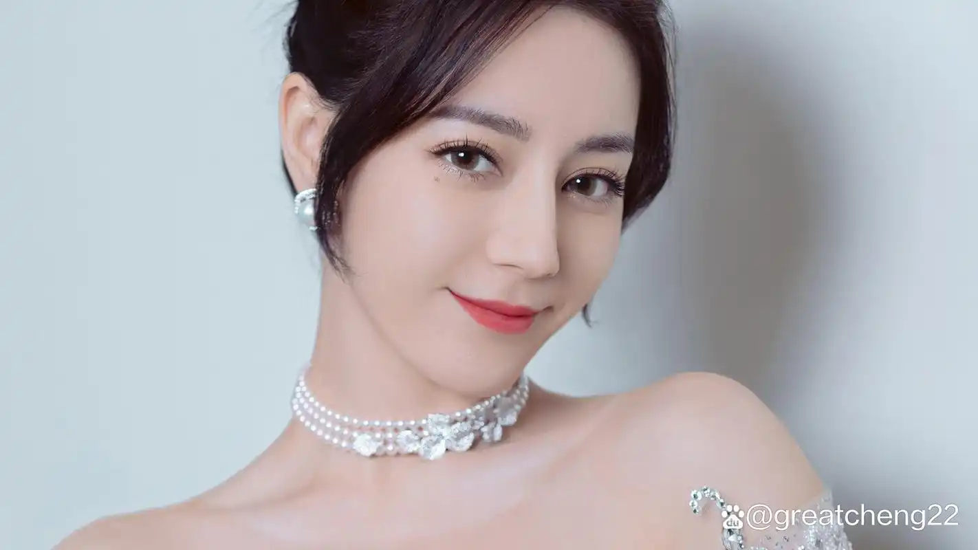 怦然心动的女娲展品:迪丽热巴