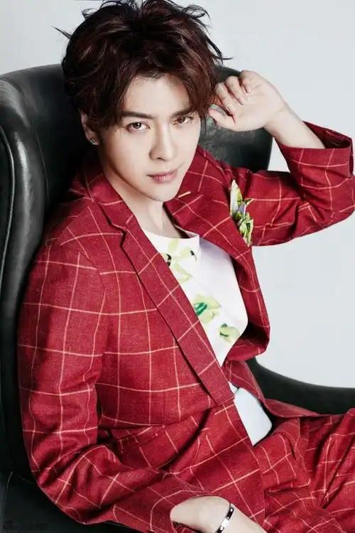 图集徐海乔,原名徐垚,1983年4月17日出生于山东济南,中国内地男演员