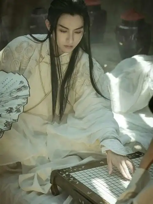 古风真人男生头像月有微黄篱无影挂牵牛数朵青花小秋太淡添红枣