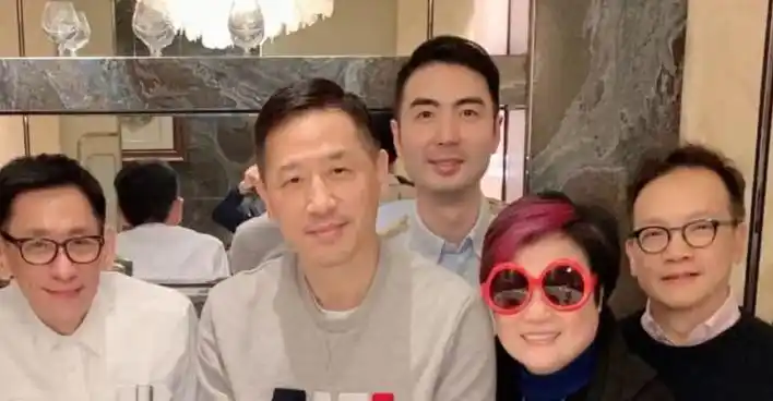 61岁唐鹤德近照帅气依旧,明星靠什么保养?