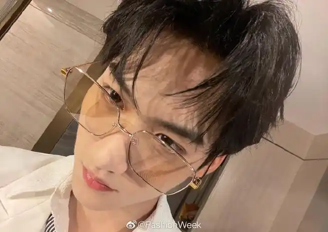 周柯宇怼脸眼镜杀##周柯宇港风气质