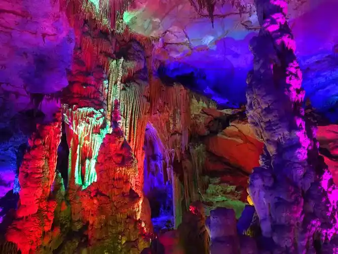 宁乡千佛洞位于湖南省宁乡市黄材镇.