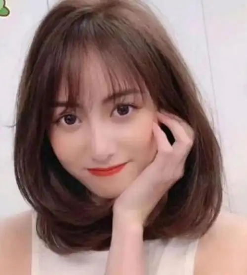 有点碎的齐肩短发,剪过这种发型的人都知道有多美