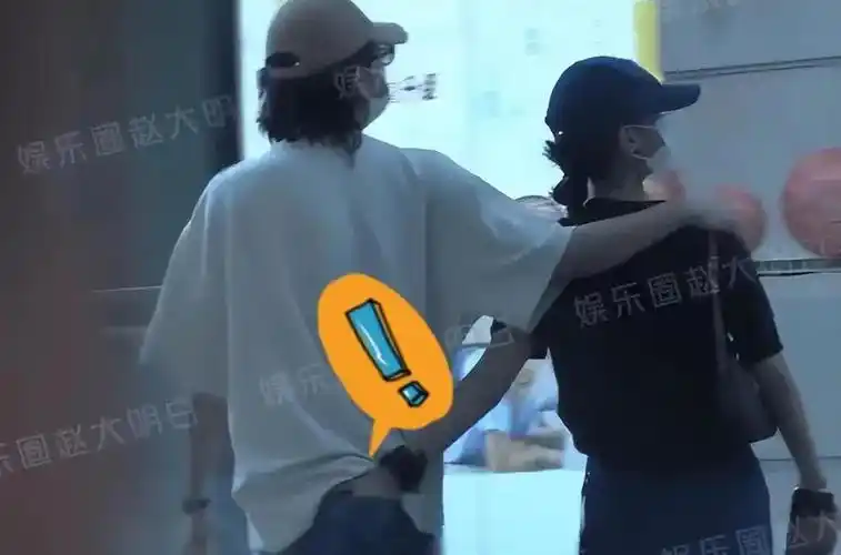 李庚希新恋情曝光!在街上摸男友屁股,网友:果真是在热恋中!