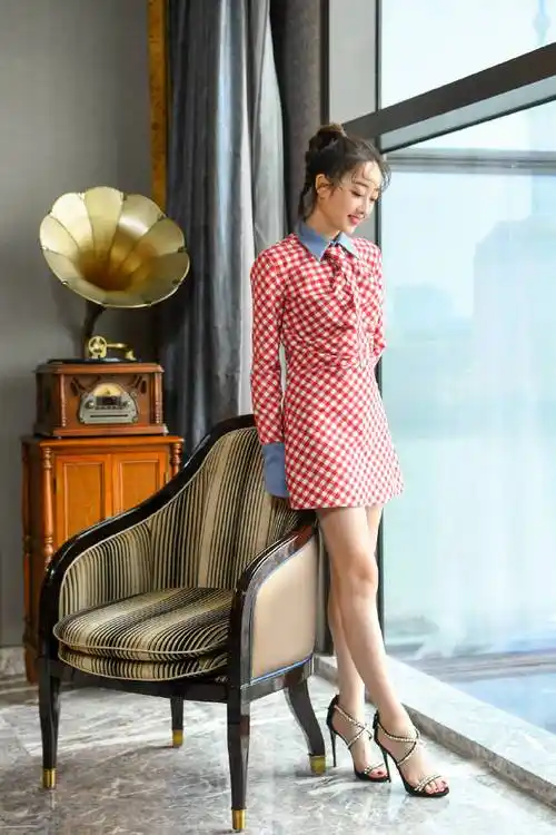 蒋梦婕美足合集突然发现她的脚是真美,而且很喜欢穿一字带不愧是林