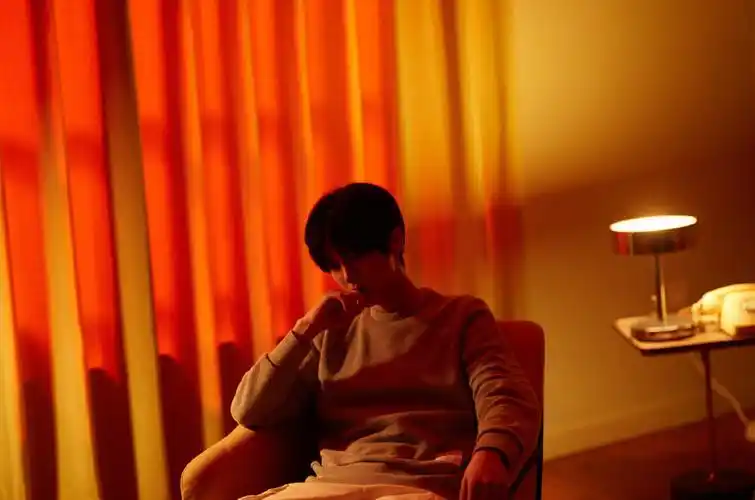 鹿晗帅气迷人居家写真图片69