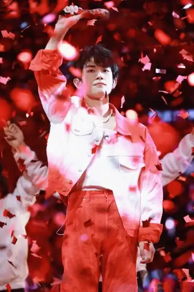 宝藏男孩易烊千玺. 红海猖狂,护玺为王