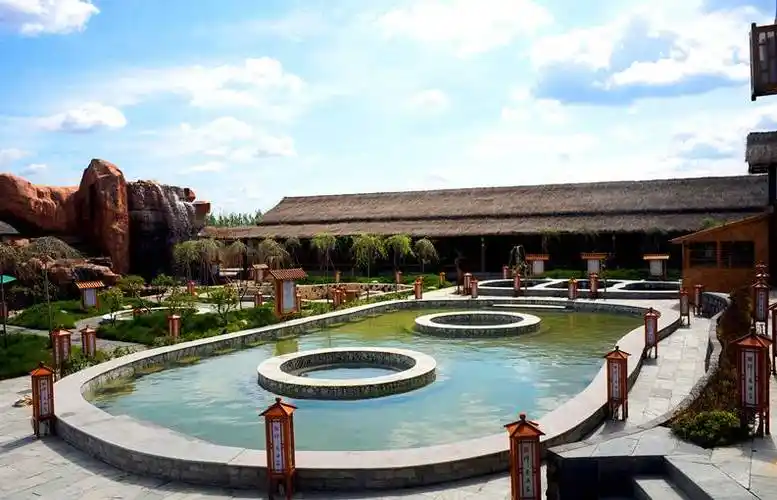 旅游 正文 这是吉林的一个特色酒庄,可以去酒窖参观了解历史,也可以玩