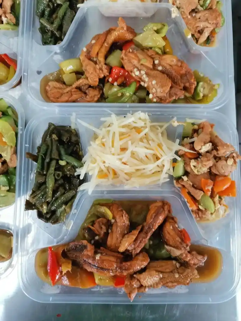 工作餐盒饭#剧组餐#工厂食堂# - 抖音