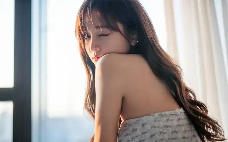 吴宣仪抹胸裙桌面壁纸-美女壁纸-高清美女图片-第4图-娟娟壁纸