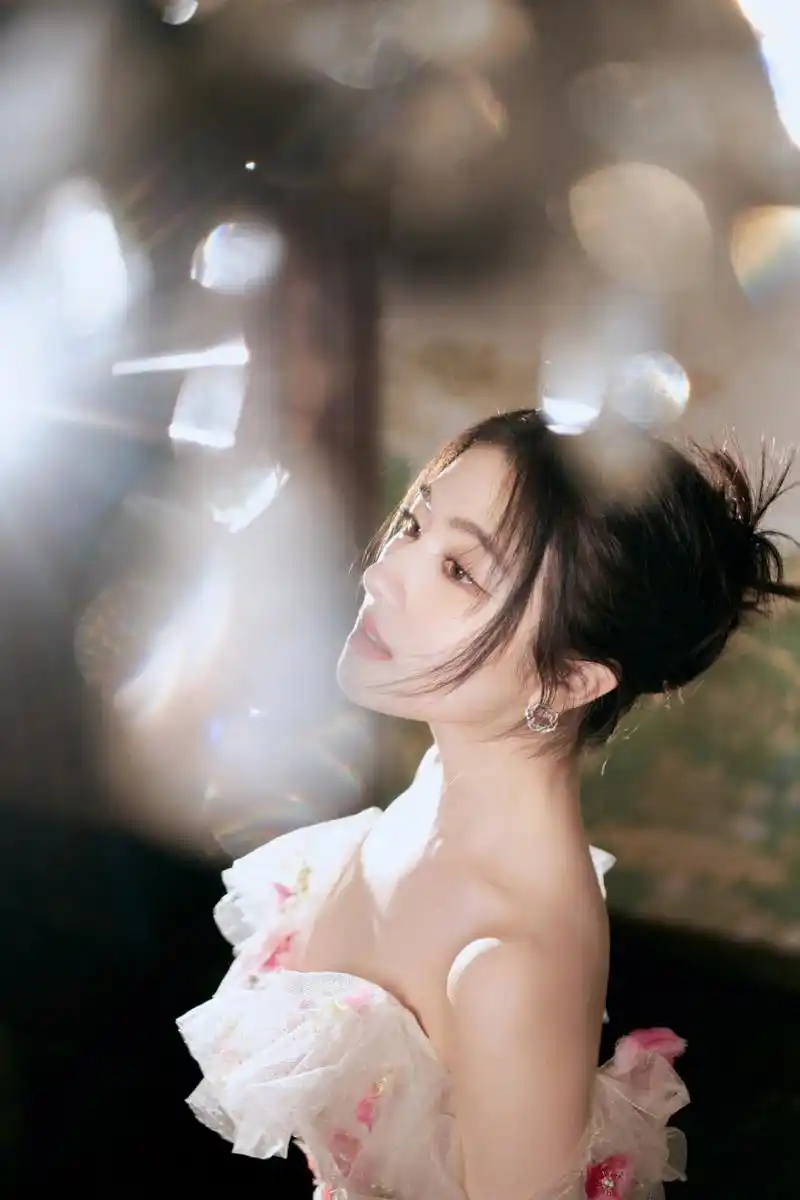 李兰迪花朵抹胸纱裙花仙子造型